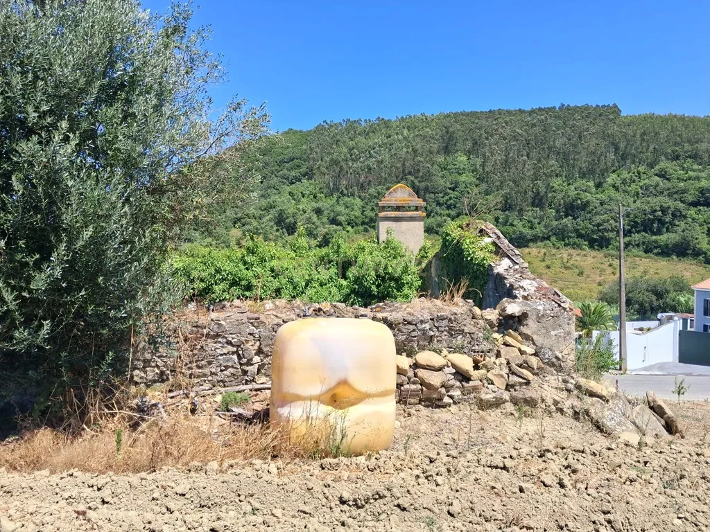Quinta de 1,8 hectares com 3 edificios para recuperação, em Sobral de Monte Agraço - Image 15