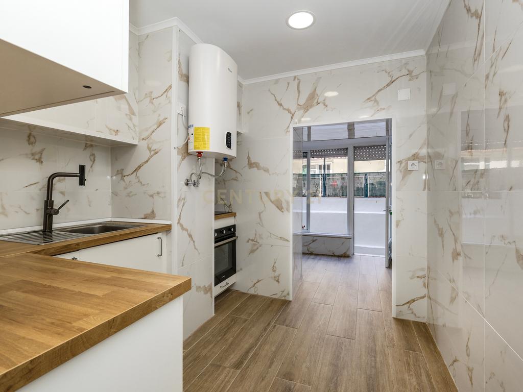 T2+1 renovado para arrendamento na Estrela (CAVE) | Lisboa - Image 1