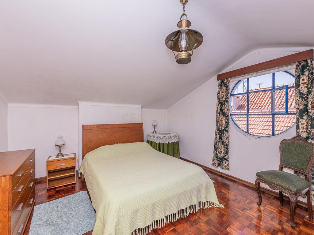 T4 Duplex na Vila de Sesimbra – Ideal para Férias em Família - Image 13