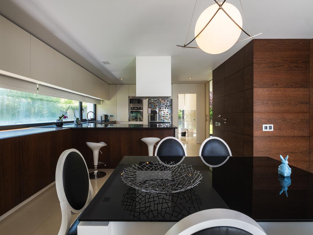 Luxuosa Moradia T4 com Piscina e Vista Panorâmica em Lousada - Image 12