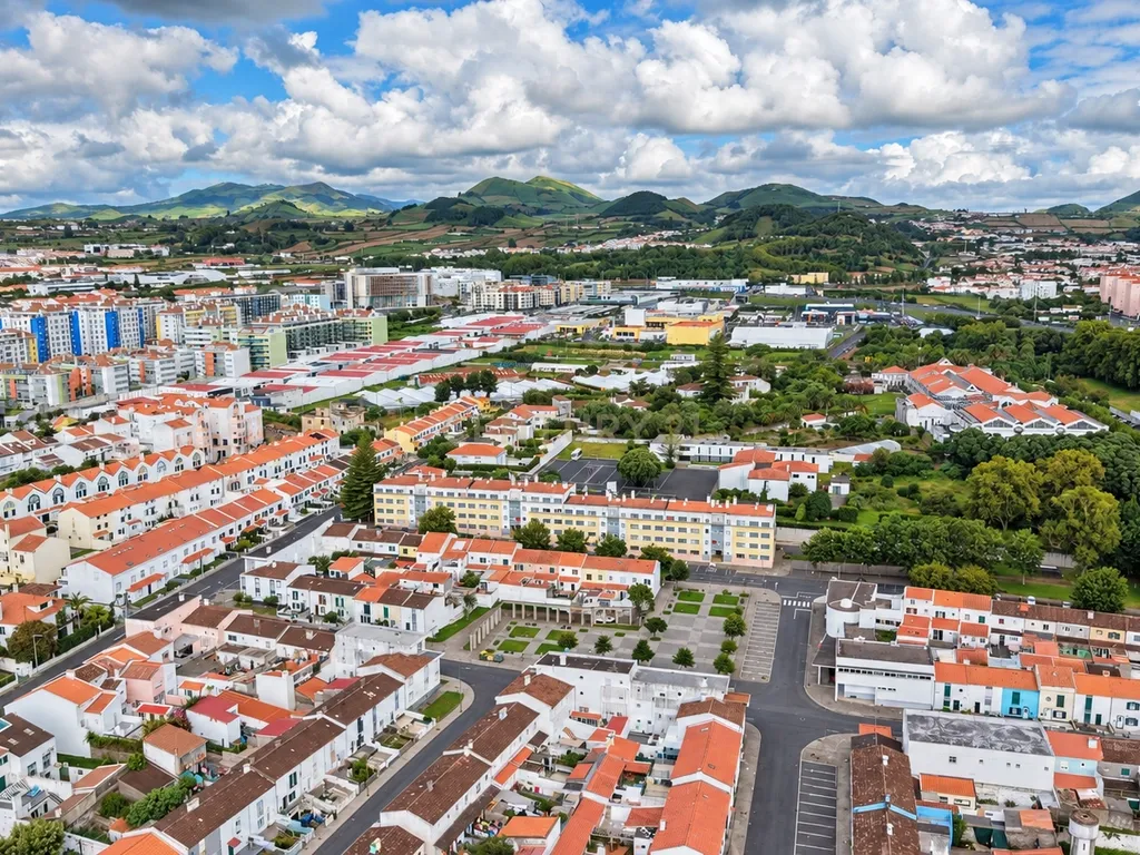 🏡 Moradia T3 com Quintal e Vista Mar | São Pedro – Ponta Delgada 🌅 - Image 24