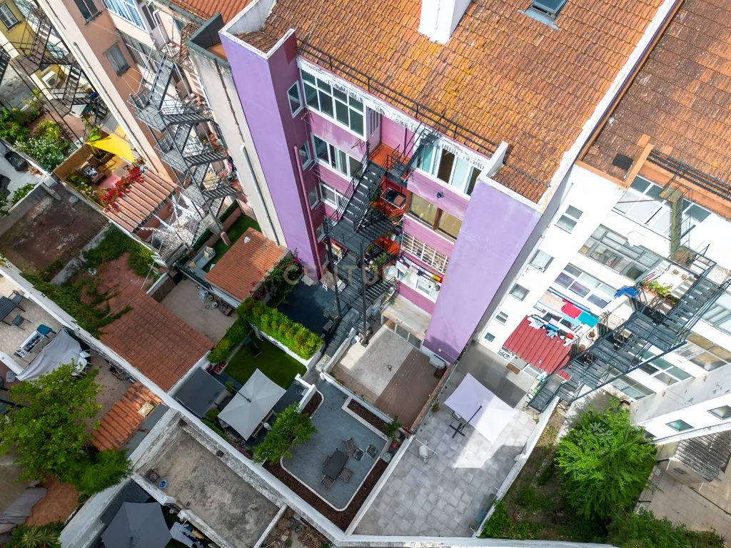 Apartamento T1+1 renovado e com espaço exterior, no Areeiro - Image 3