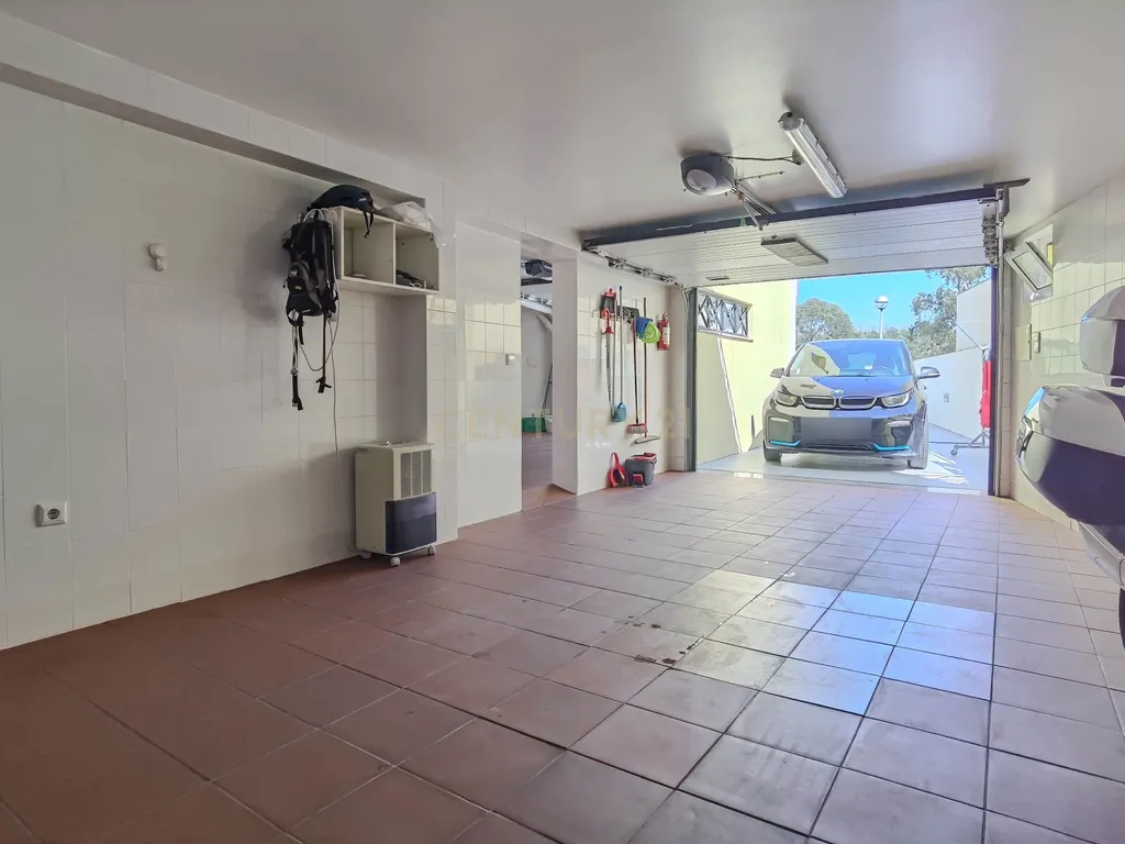 Luxuosa Moradia T3 em Gondomar com Vista Panorâmica e Piscina - Image 39