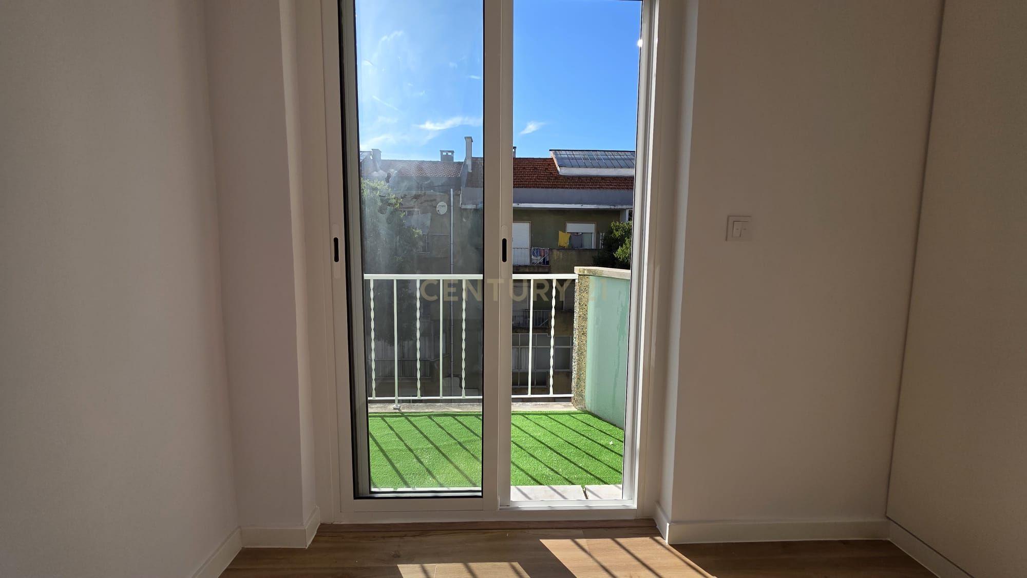 Fotografia 8 de T2 Totalmente Remodelado | Damaia – Amadora | A 5 Minutos da Estação