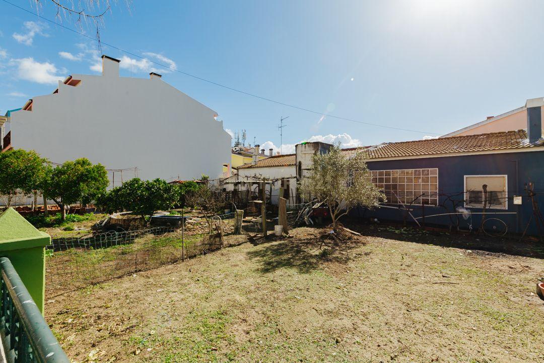 Montijo/Excelente Lote de Terreno com 1056m2 e Moradias para Remodelacao. - Image 14