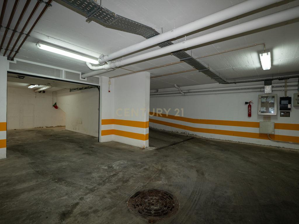 🚗 Garagem Box para Arrendamento – Montijo-Urbanização Janelas do Parque - Image 4