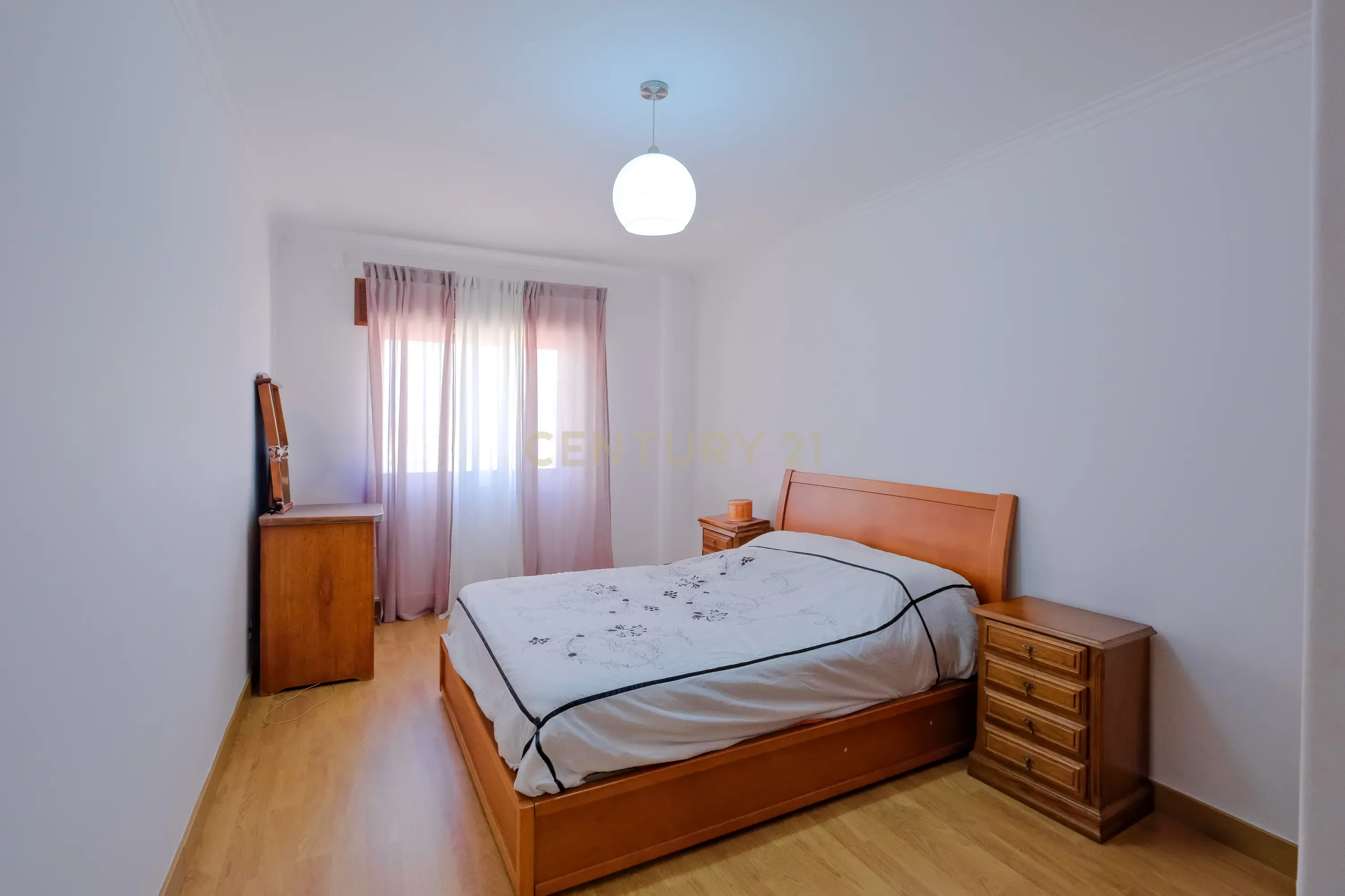 Duplex em Lisboa, Sintra: Espaço e Conforto com Vista Serra Sintra - Image 10