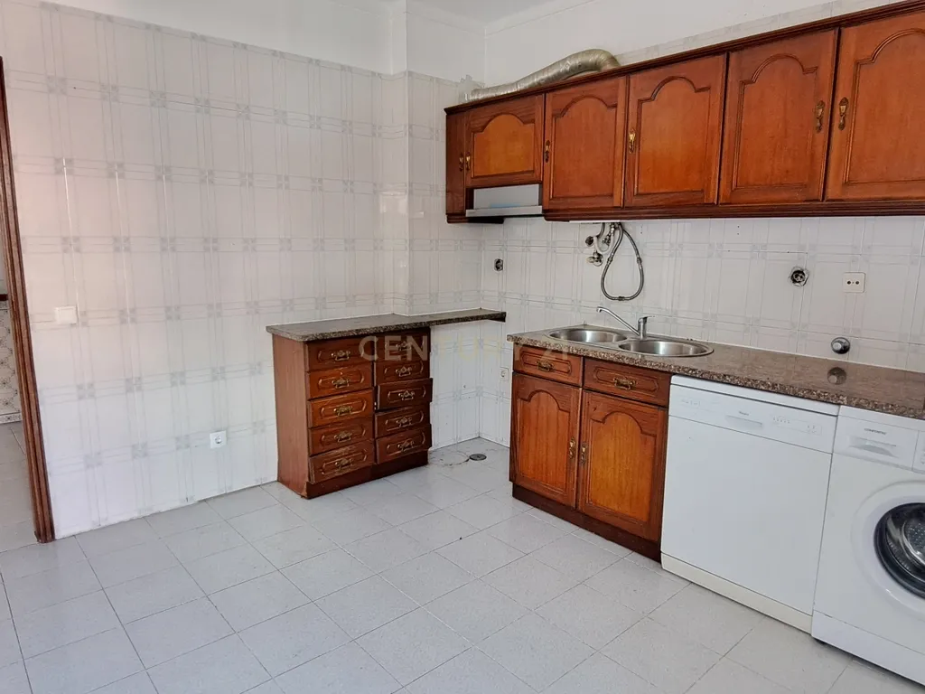 Apartamento T4 Duplex com 133m2 Montijo. - Image 6