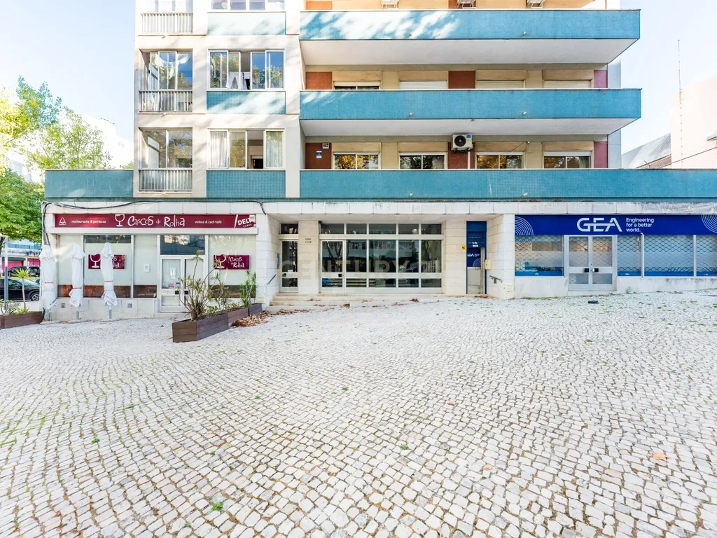 Espetacular Apartamento T5 com Terraço e Garagem, em São Domingos de Benfica, Lisboa - Image 50