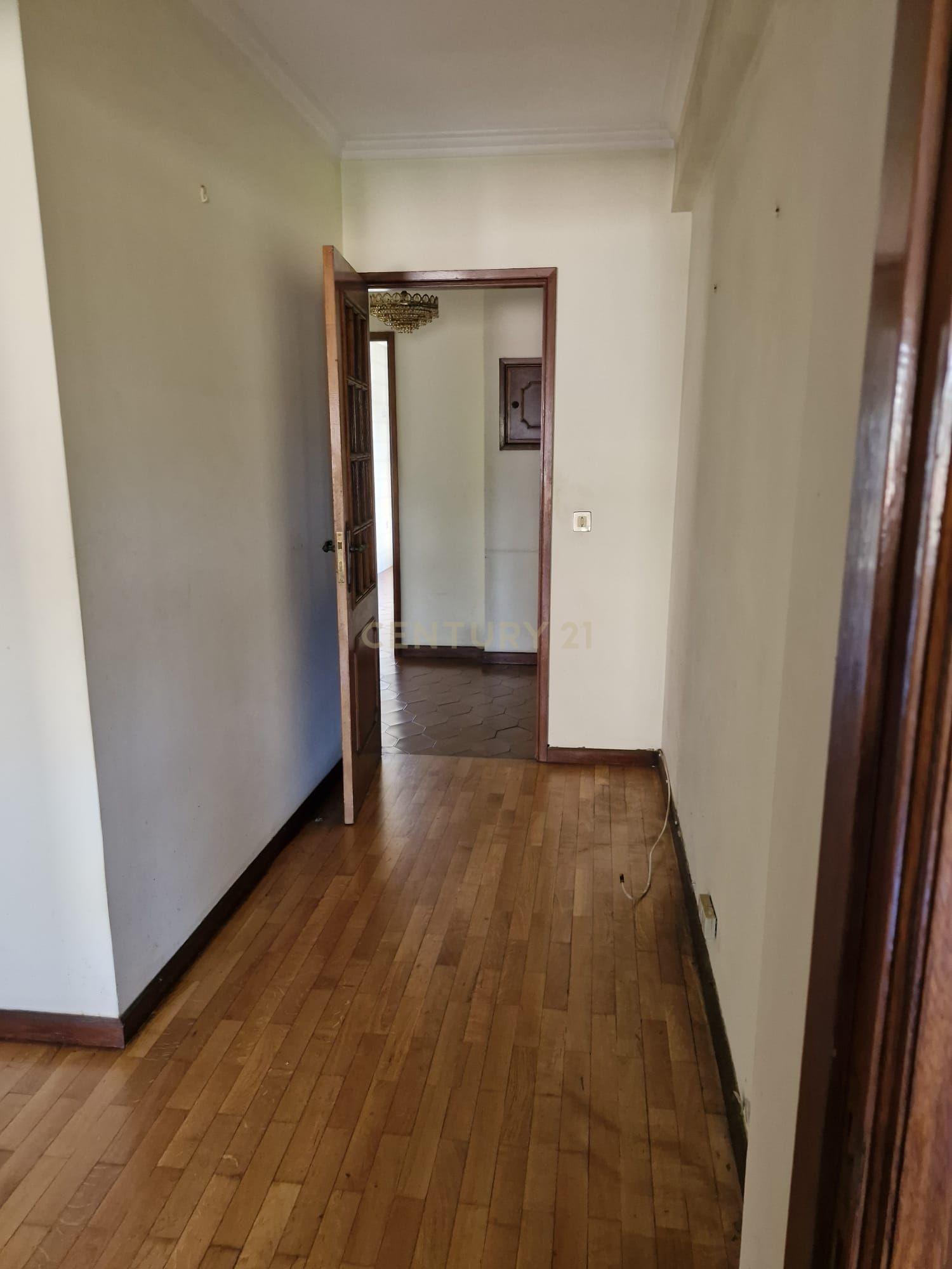 Apartamento T3 em Braga com Garagem e Elevador - Image 9