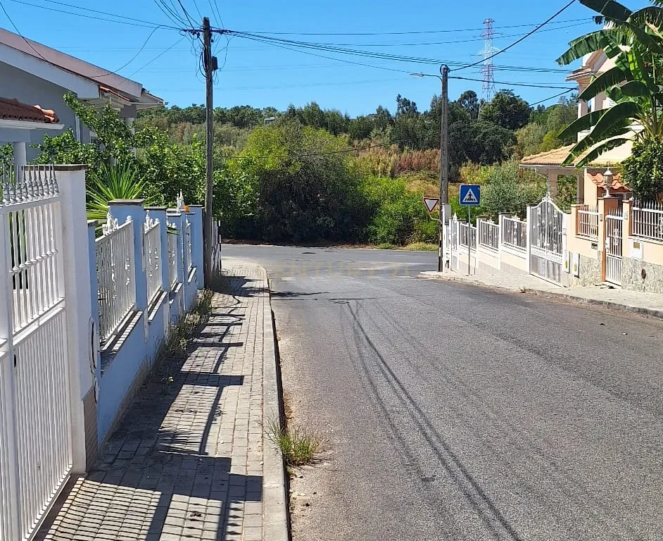 Lote de Terreno - Charneca da Caparica – Excelente Localização - Image 2