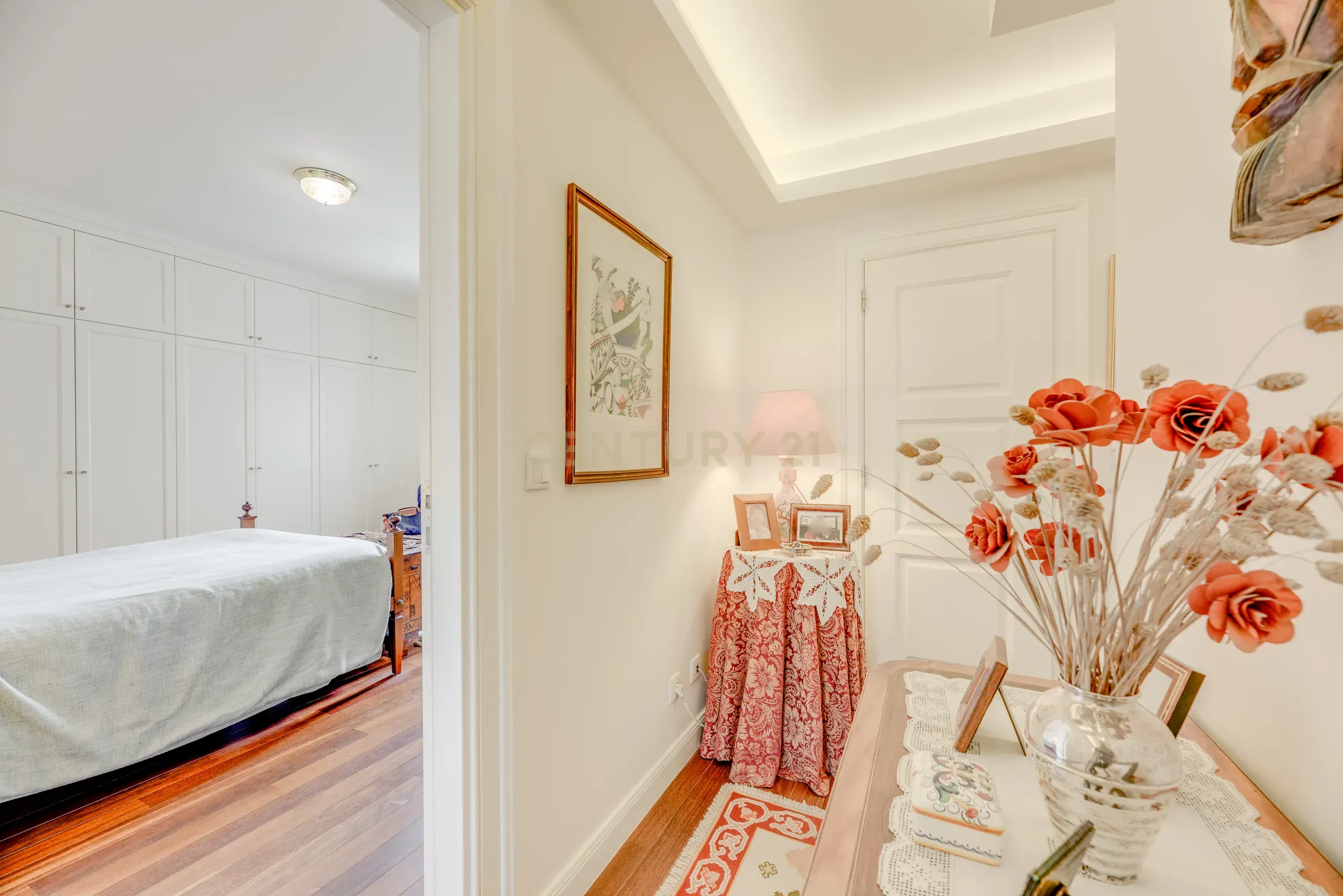 Apartamento T2+1 totalmente renovado – Modernidade, conforto e localização privilegiada - Image 17