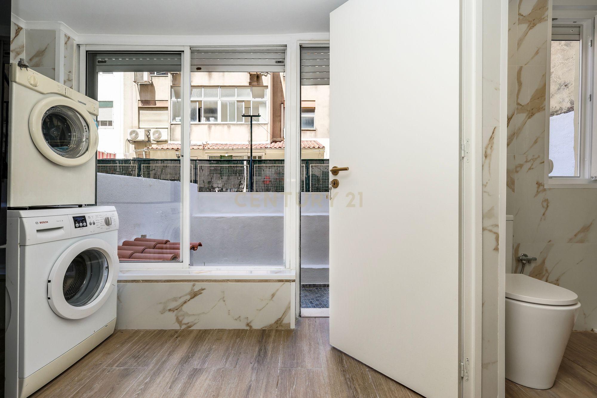 Fotografia 4 de T3 renovado para arrendamento na Estrela (CAVE) | Lisboa