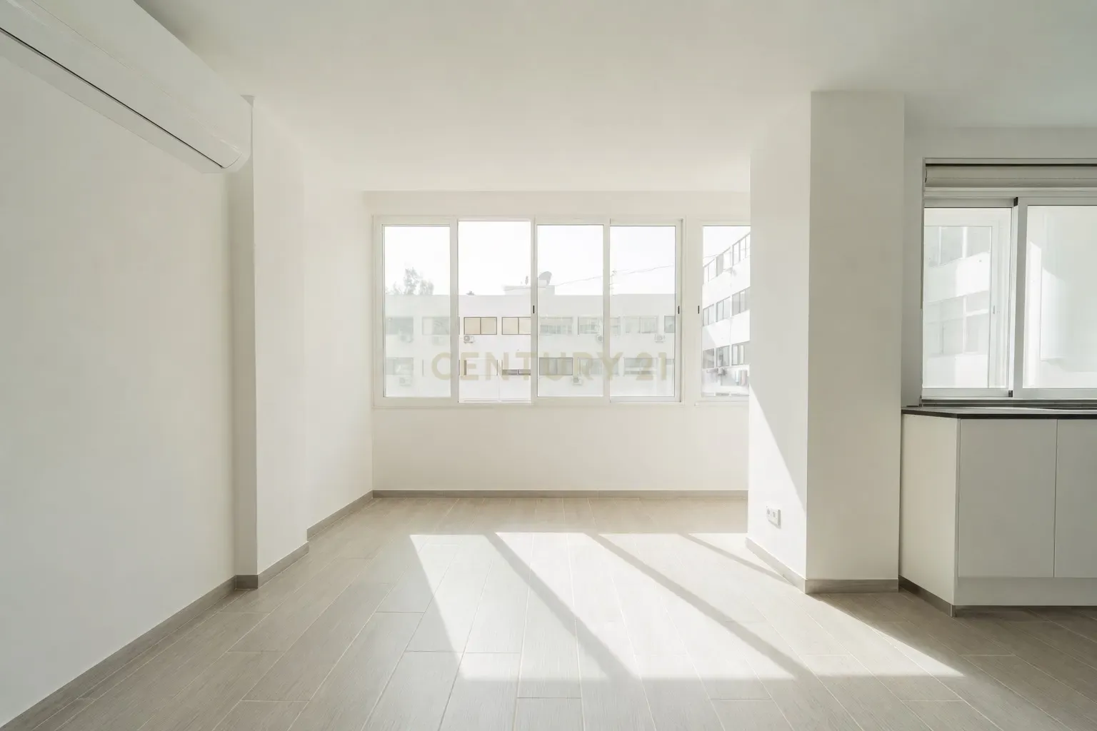 Fotografia 3 de Apartamento T4 Totalmente Remodelado no Coração de Olhão