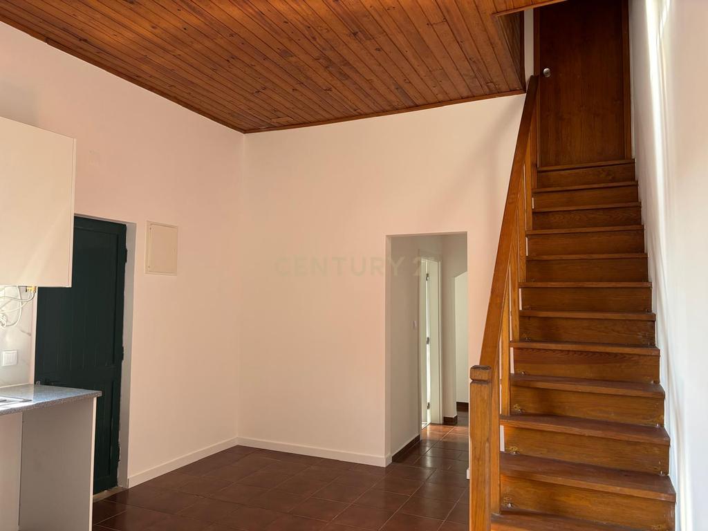 Moradia T2 com logradouro - Meia Via - Image 12