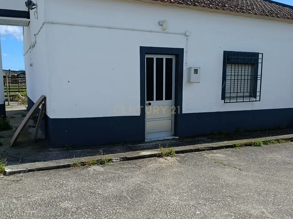 Quinta 8000m2 com 4 Moradias T2 e T3 - Image 22