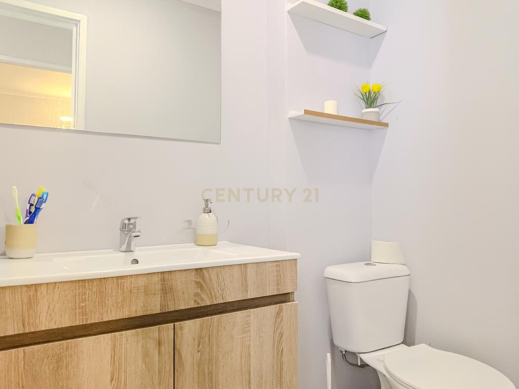 Apartamento T2, de 2 frentes, localizado em Rio Tinto, com Sótão e Garagem Box - Image 15