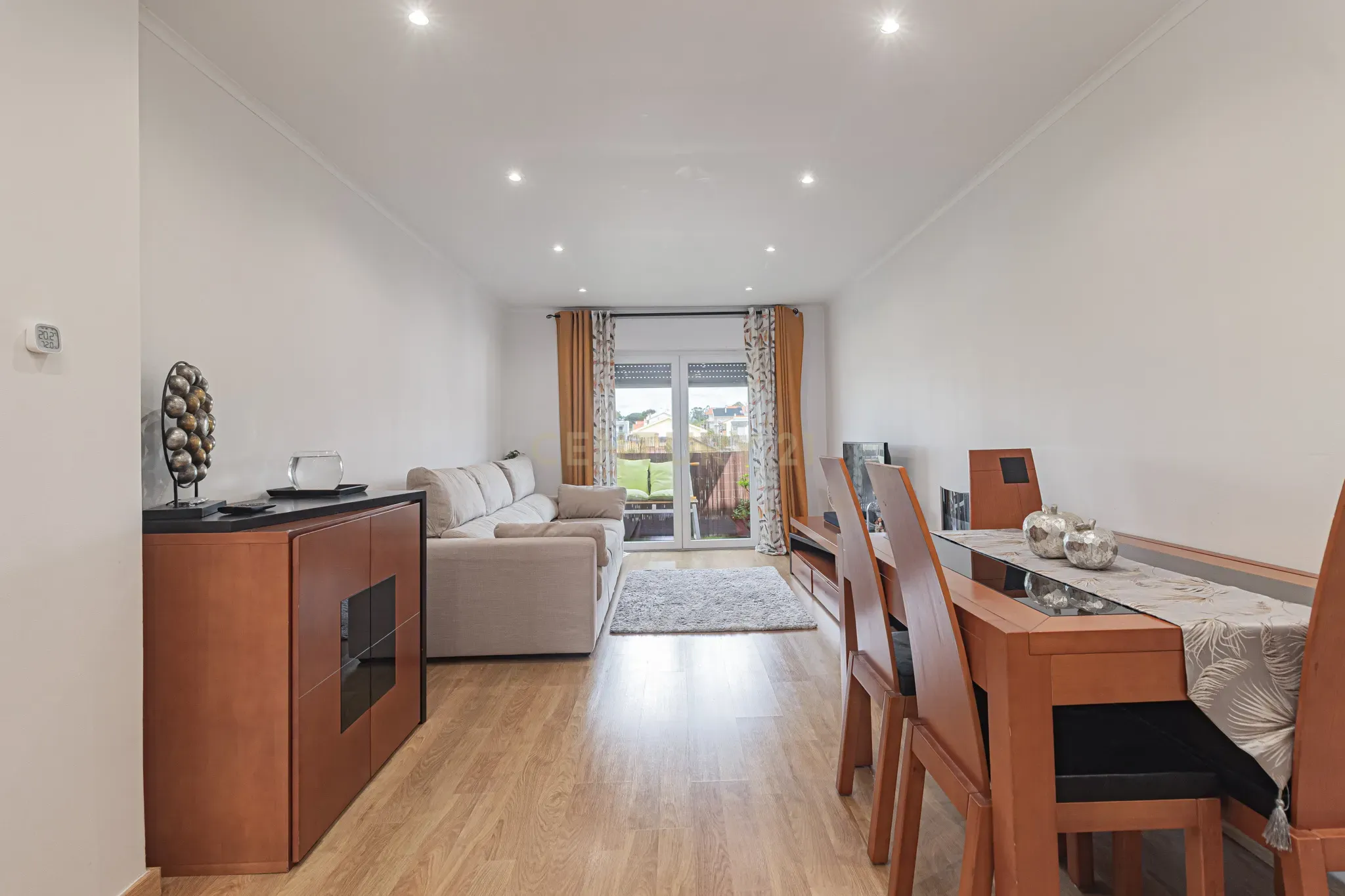 Apartamento T3  - Conforto, espaço e localização Ideal em Vale Figueira - Image 2