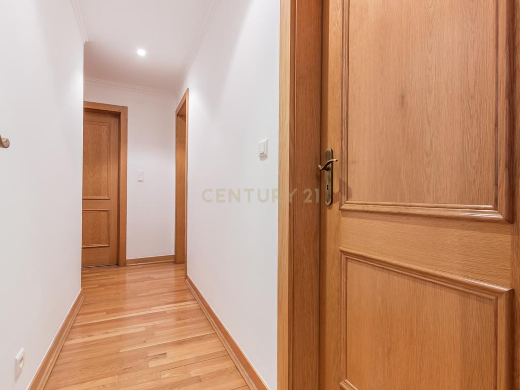 Apartamento T3 em Carnaxide – Arrendamento em Condomínio Privado - Image 15