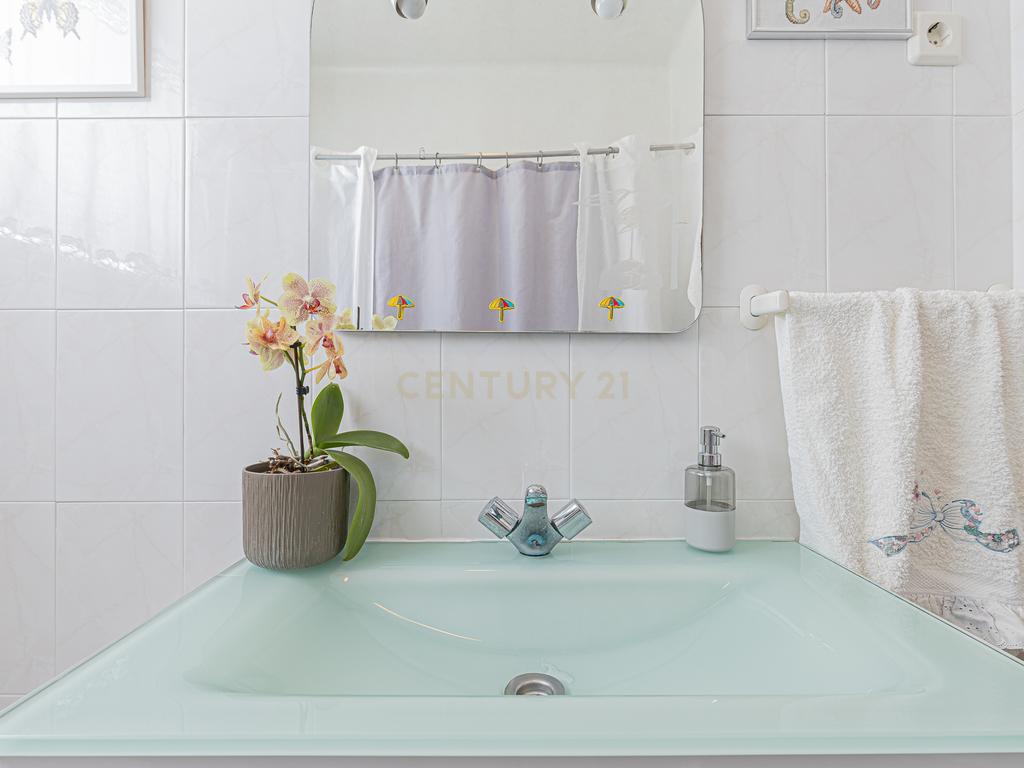 Apartamento T2 parcialmente renovado — Porto Salvo - Image 25