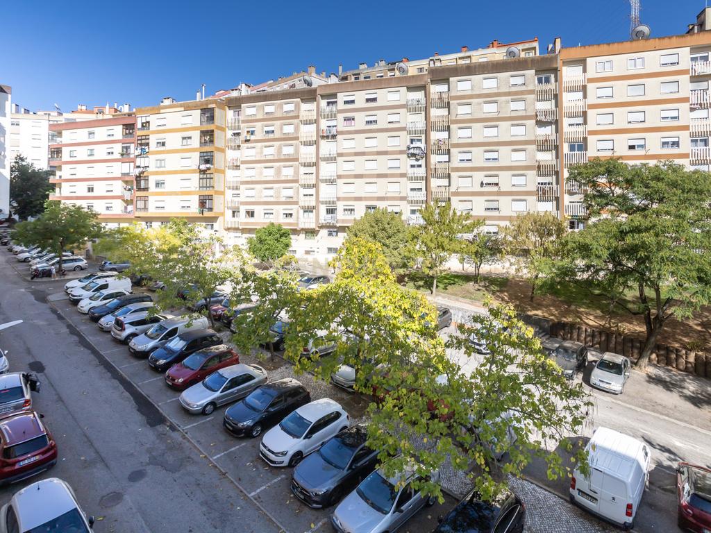 T3 em Belas com renovações em Sistema de Propostas Multiplas - Image 16