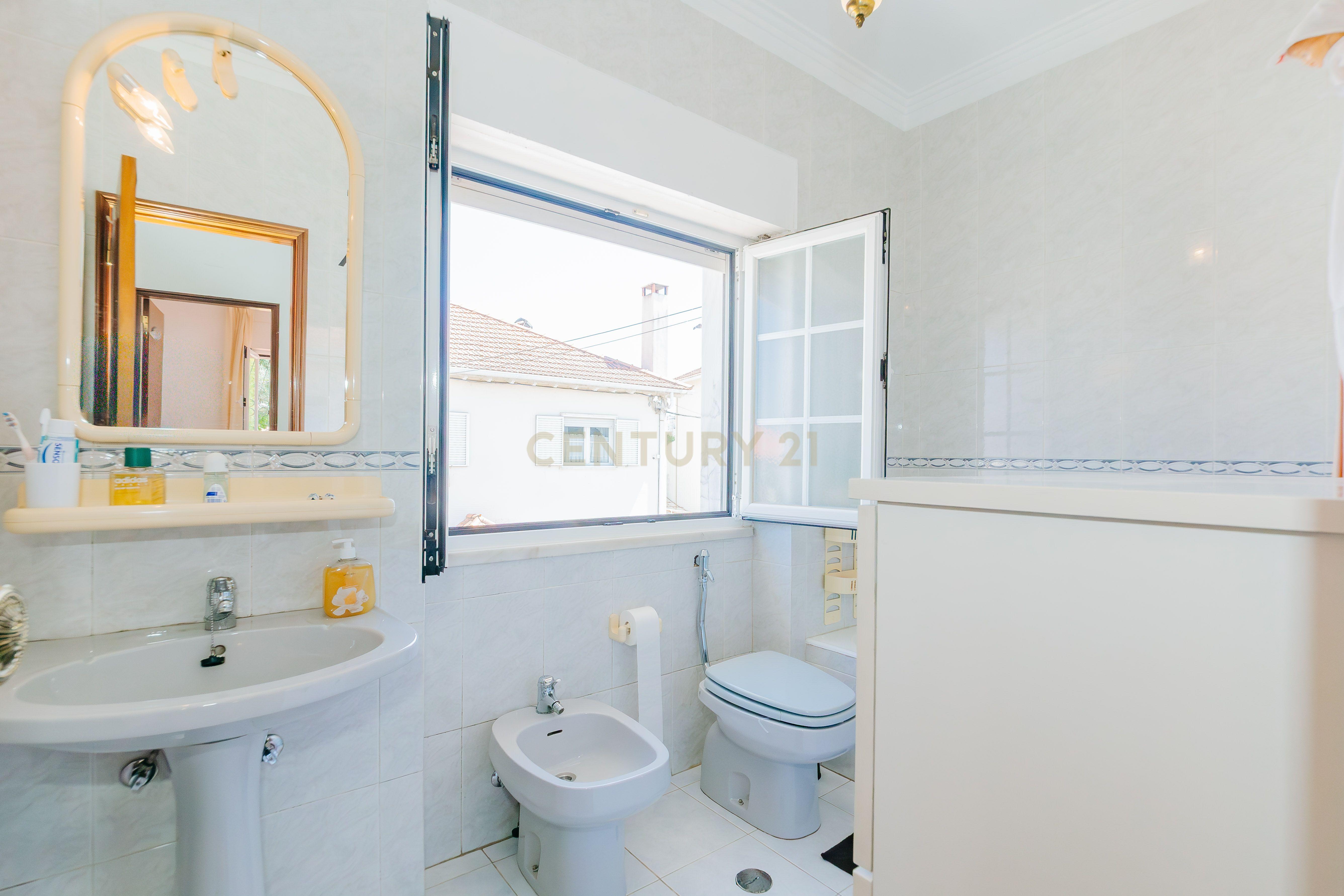 Fotografia 11 de Arrendamento de Quarto para Estudante em Moradia em Lisboa