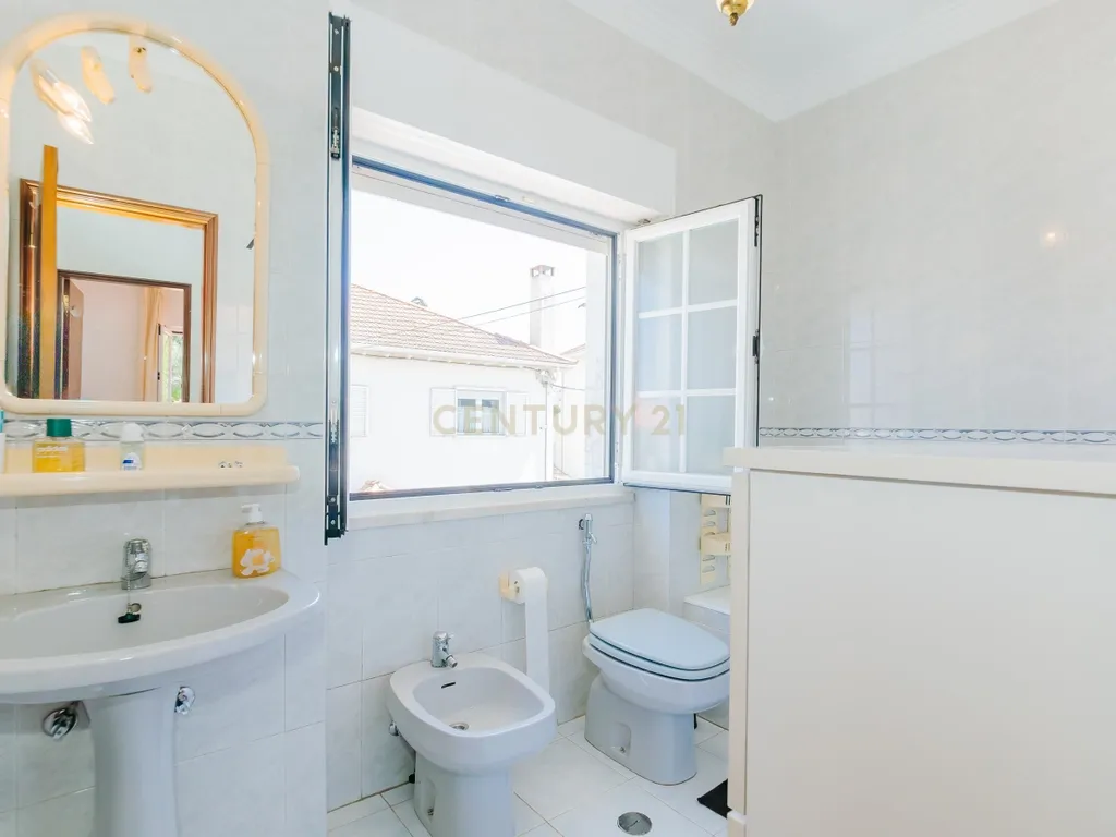 Arrendamento de Quarto para Estudante em Moradia em Lisboa - Image 11