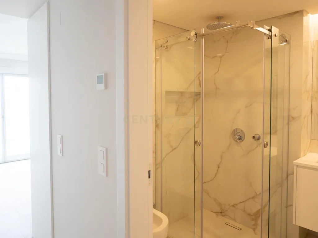 Apartamento T4 duplex com 3 estacionamentos e piscina privativa - Areeiro - Image 13