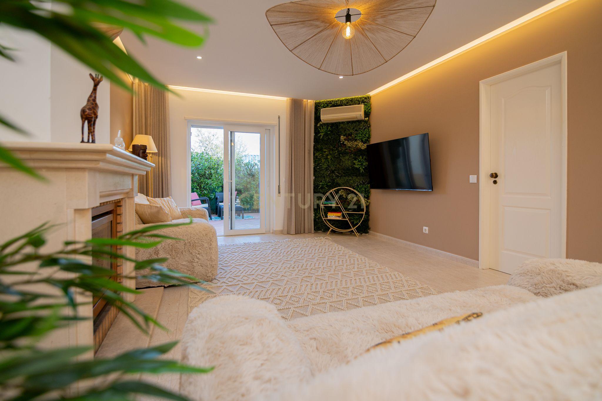 Fotografia 9 de 🏡 Moradia T3 no Oasis Park | Piscina, Jardim e Excelente Localização