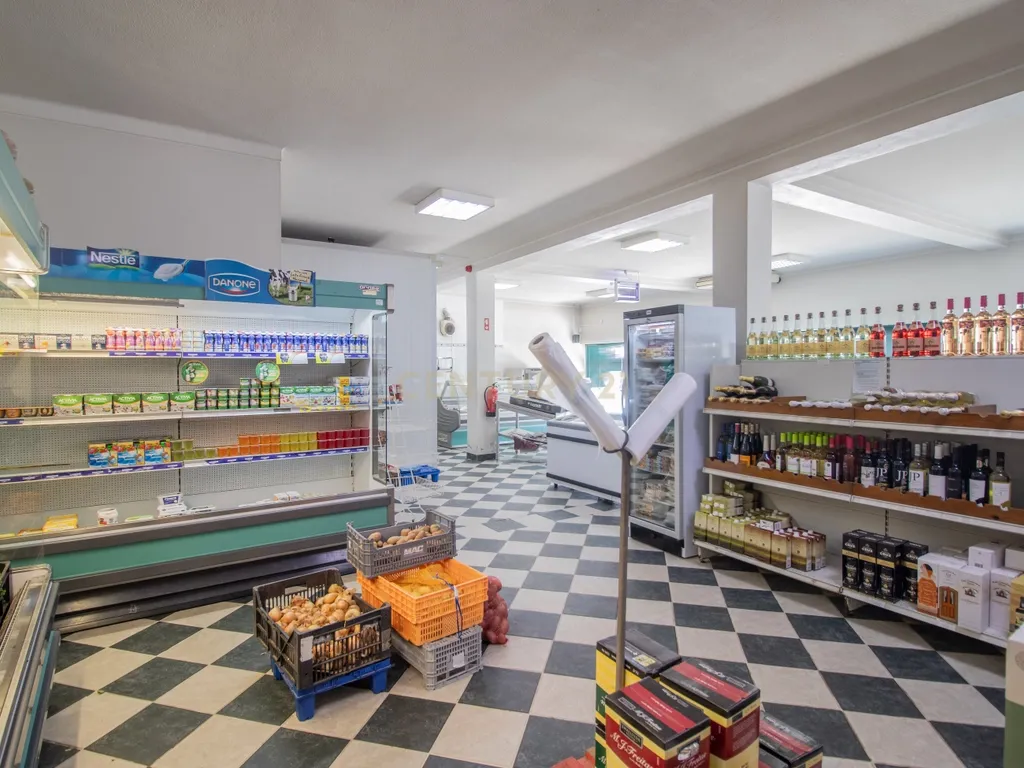 Investimento com Duplo Potencial: Comércio + Habitação em Soure - Image 9