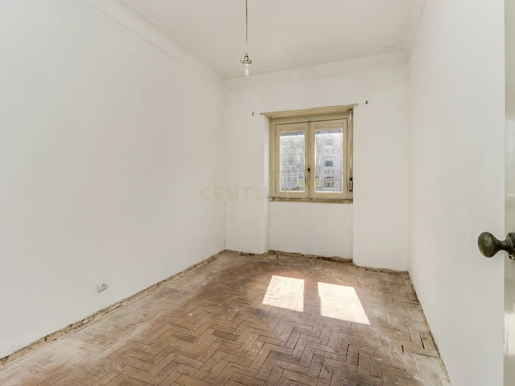 Apartamento T2 em Remodelação - Portela de Sintra - Image 15