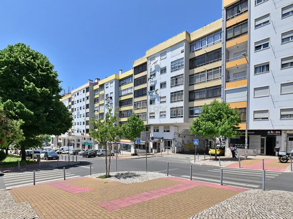 Apartamento T2 em Massamá com Varanda e arrecadação - Image 17