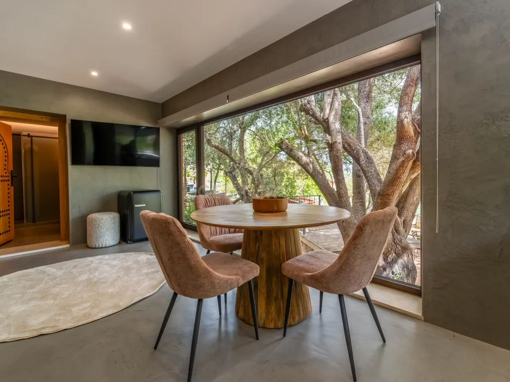 Propriedade com três habitações, piscina aquecida e sauna, num terreno de 10.000 m² - Image 79