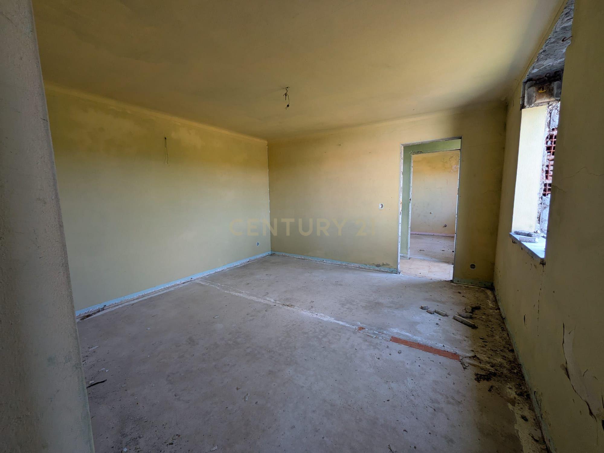 Fotografia 6 de Terreno Urbano com moradia e projeto aprovado – Cezaredes, Lourinhã