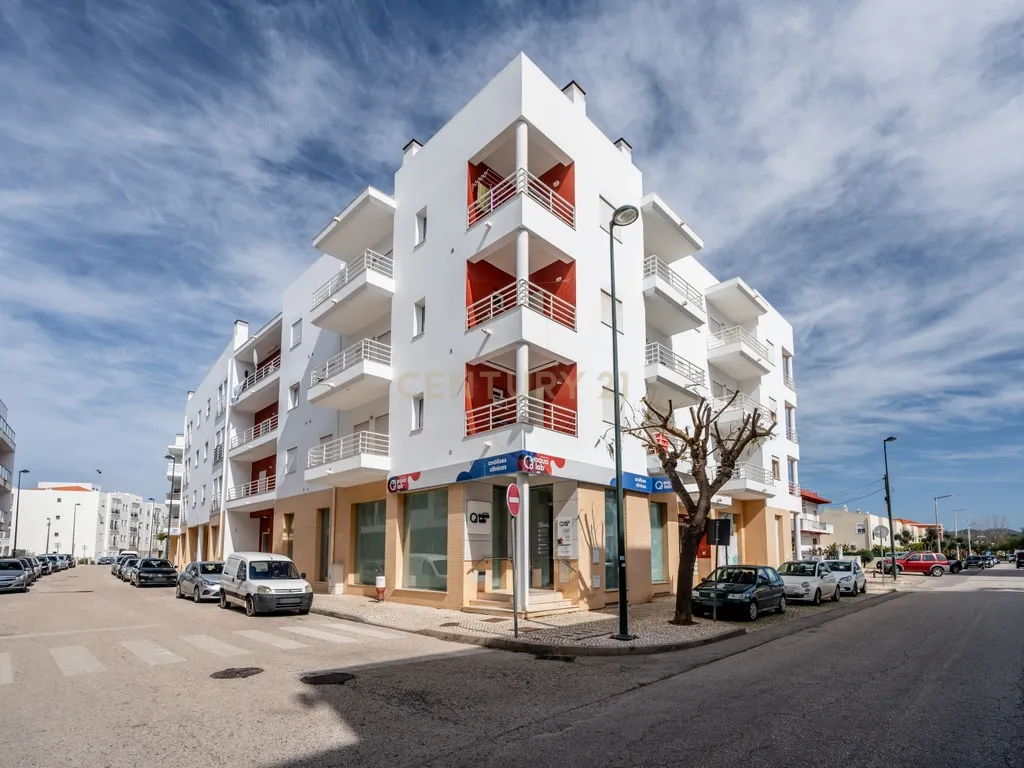 T2 com 99m², varanda generosa e 2 lugares de garagem em Silves - Image 26