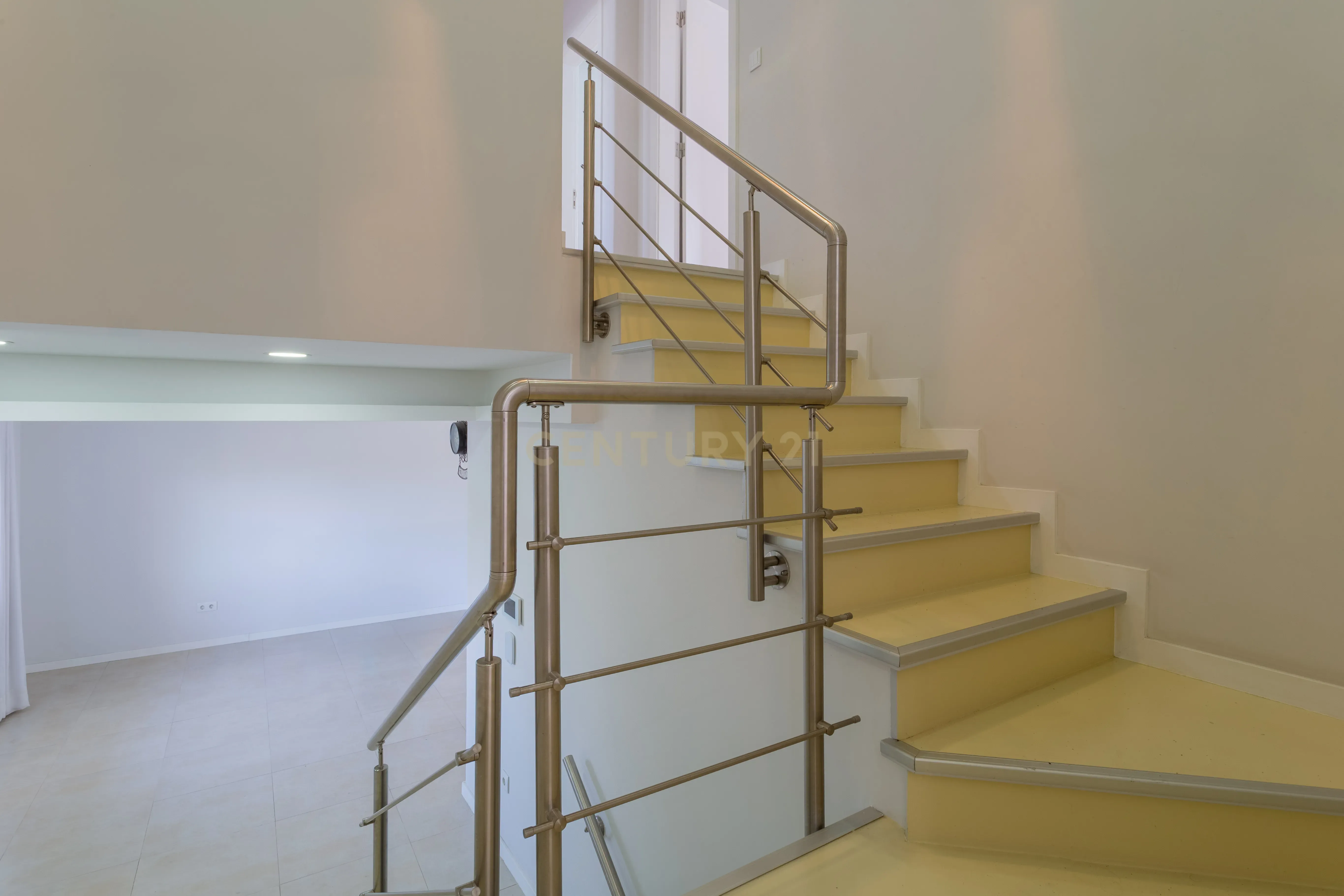 Moradia T4 com Piscina e espaço exterior em Belverde - Seixal - Image 9
