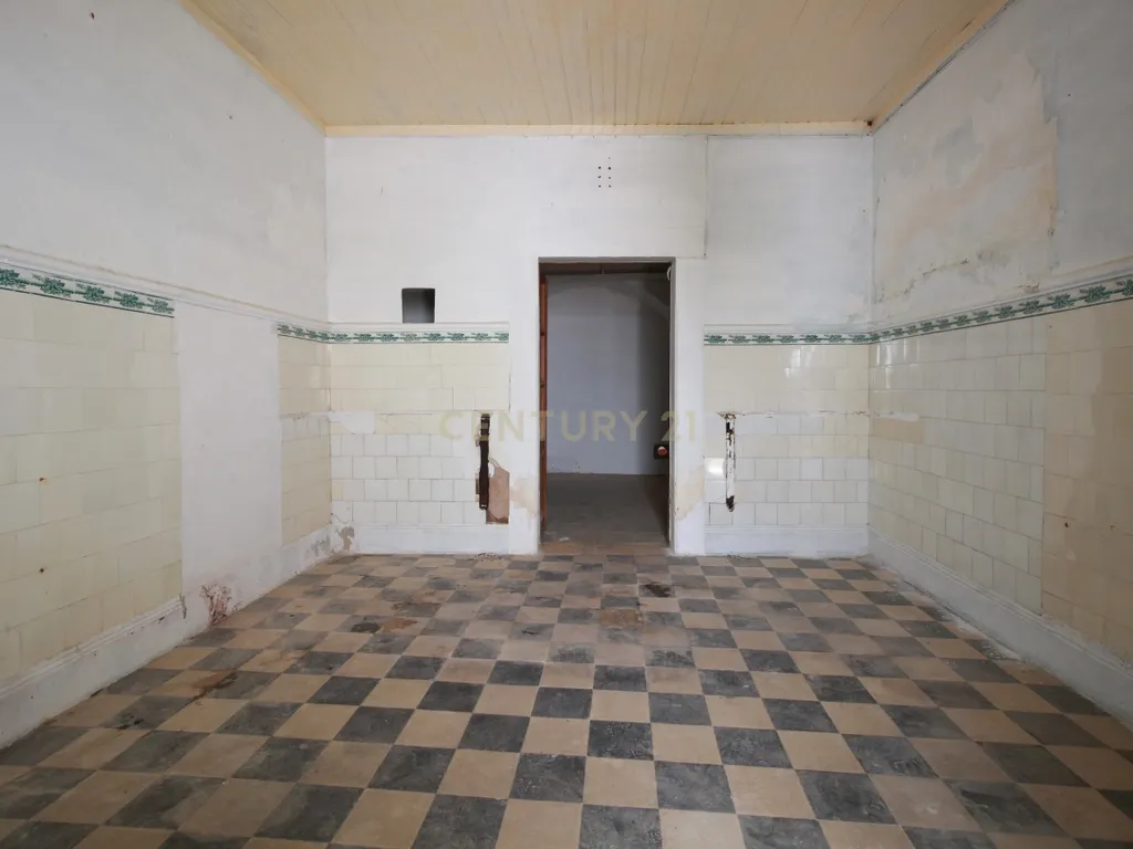 Apartamento e arrumos para venda em Borba - Image 3