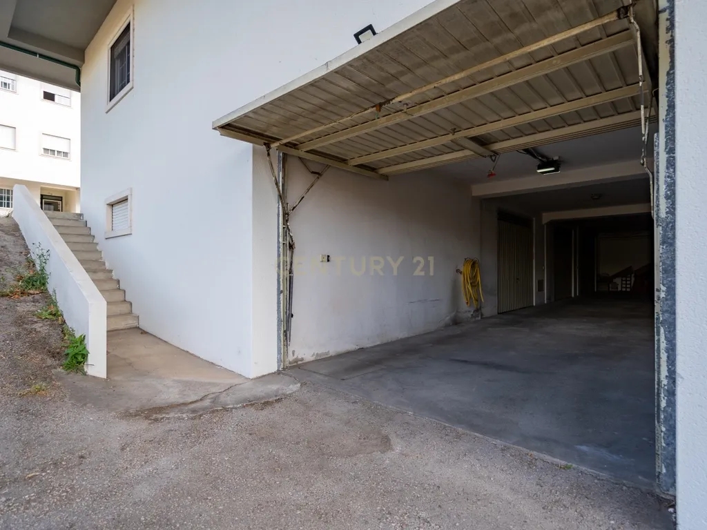 Moderno T1 em Lousã, quase novo e pronto a habitar - Image 35