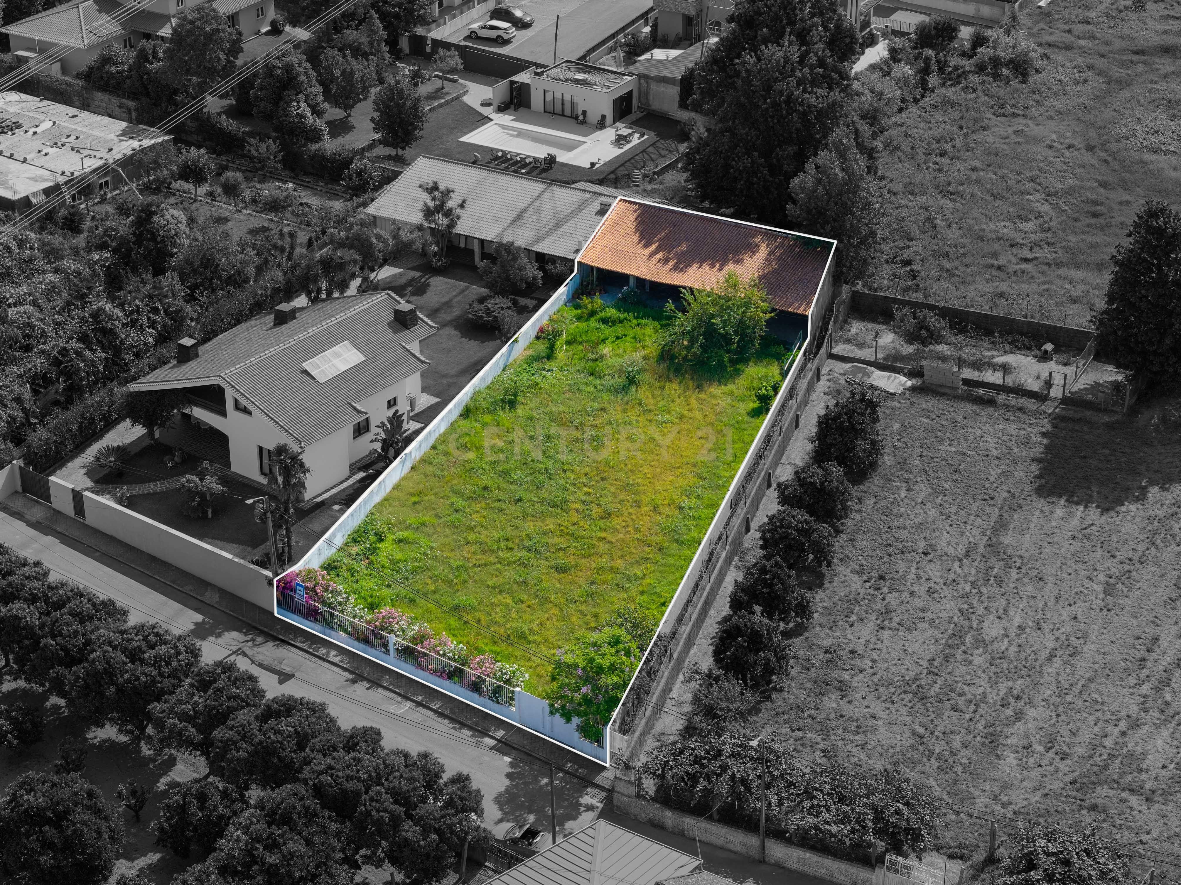 Fotografia 12 de Terreno para construção já vedado em 4 frentes