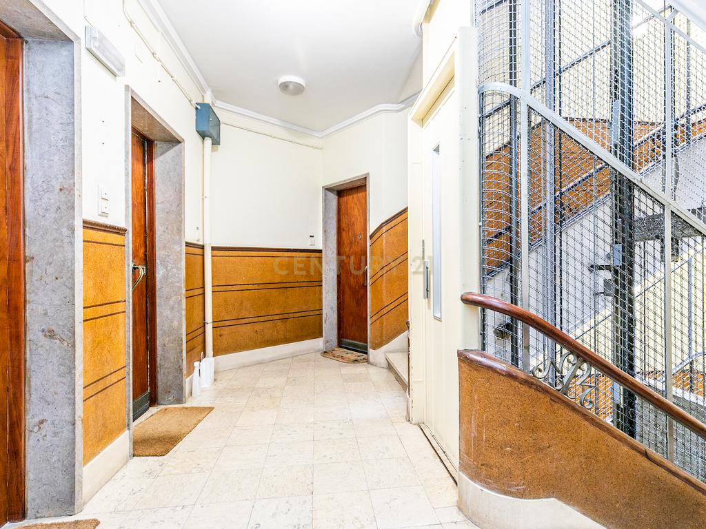 Apartamento T3 renovado para arrendamento na Avenida de Roma com elevador - Image 19