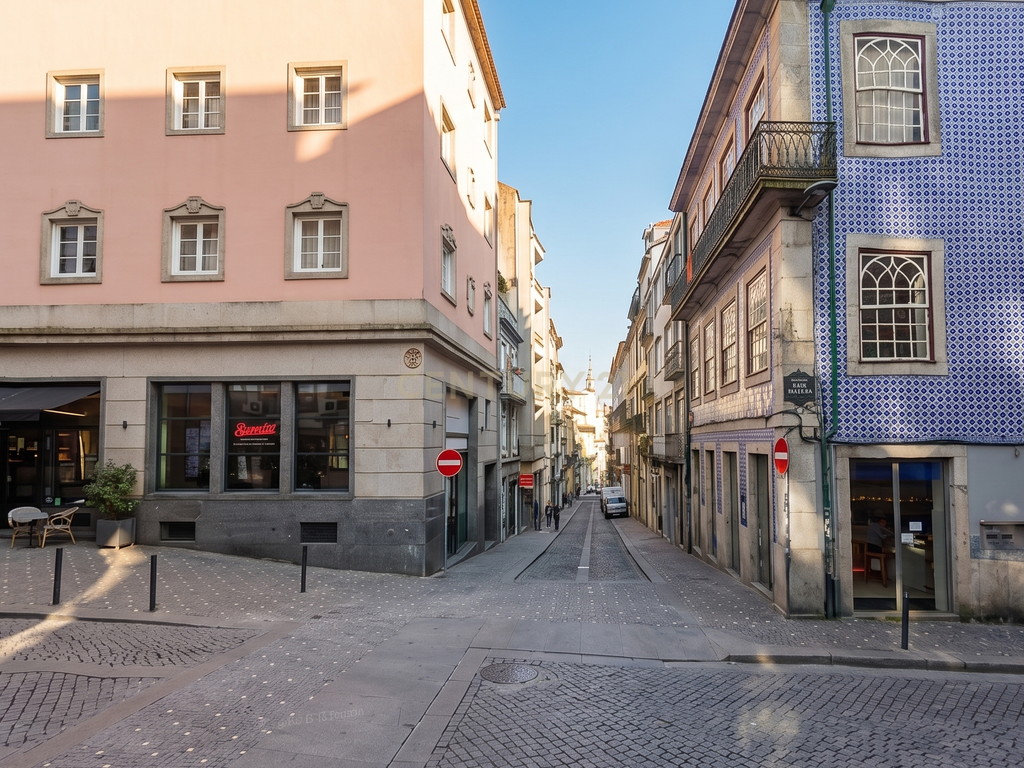Edifício no Centro histórico do Porto - Rendimento acima de 5% - Image 12