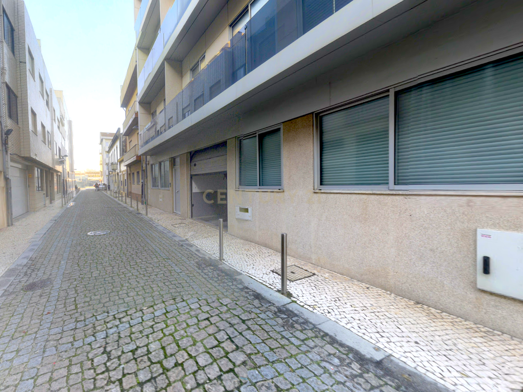 Lugar de Garagem à Venda, a 150m da praia no centro da Póvoa de Varzim, Porto - Image 5