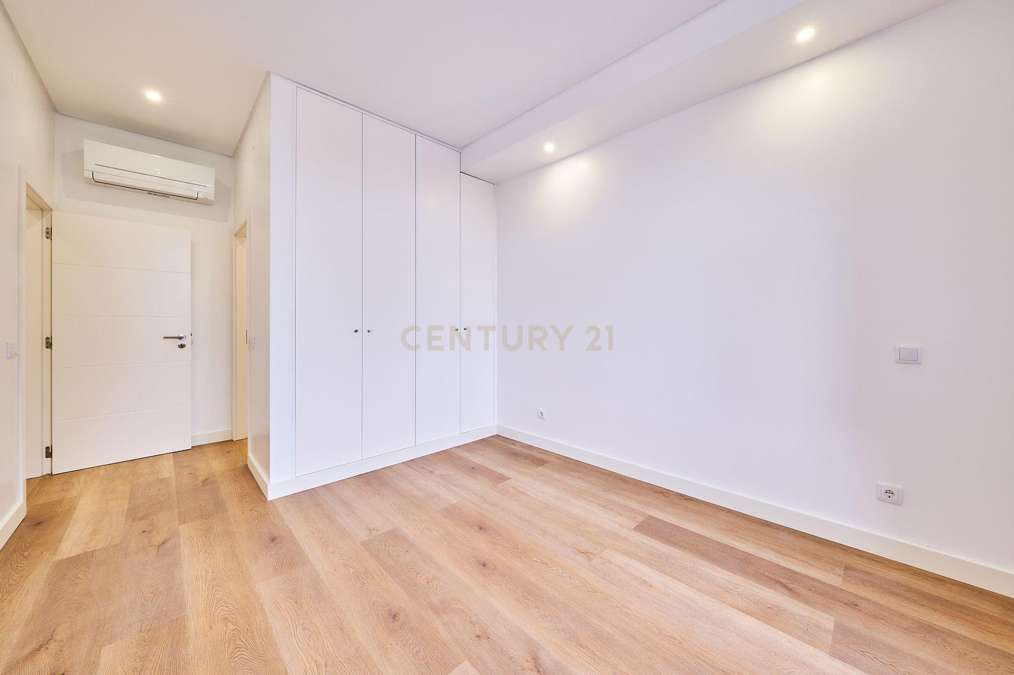 Fotografia 6 de Apartamento T2 de Prestígio Totalmente Renovado na Avenida Luísa Todi – Setúbal
