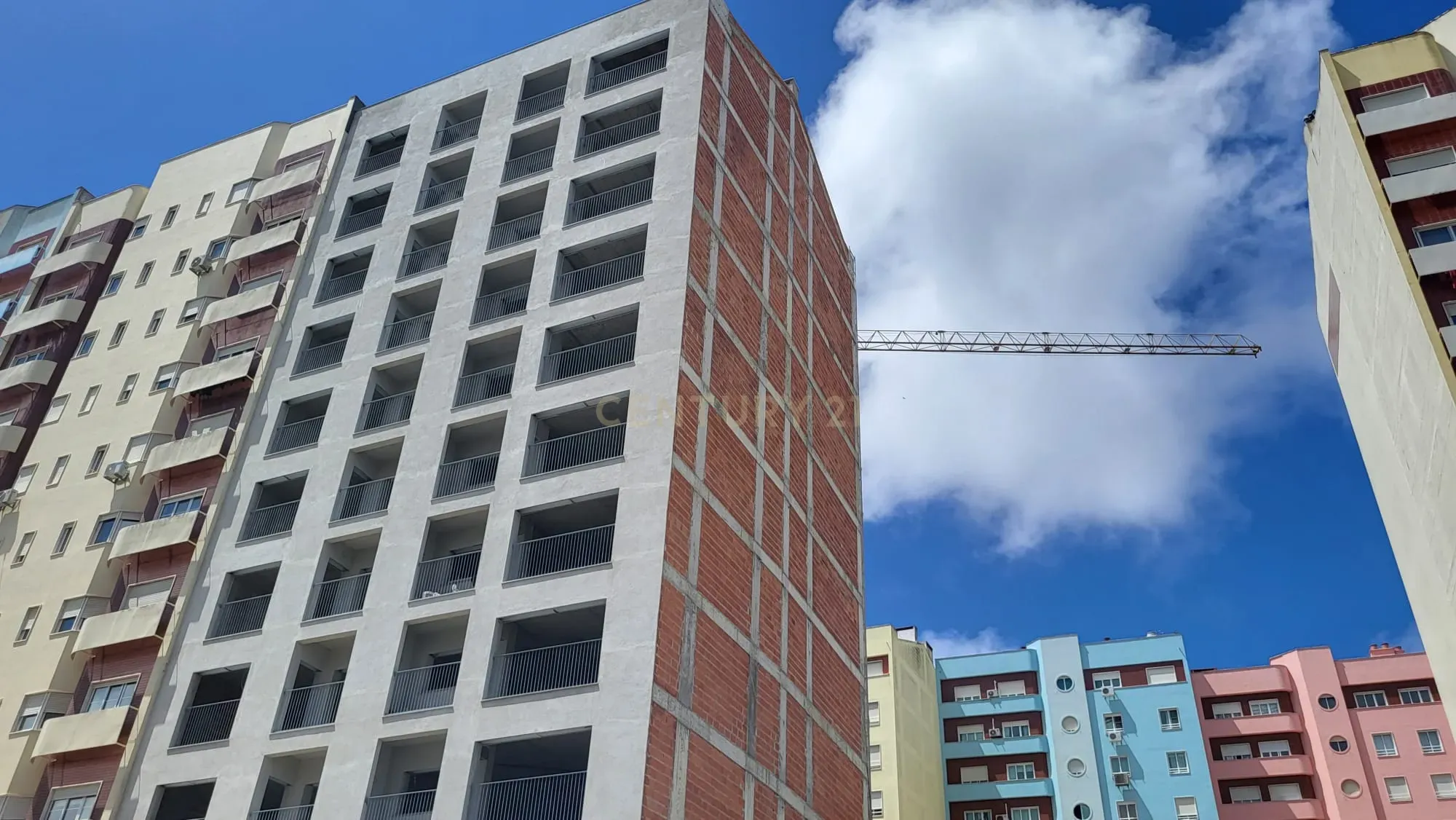 APARTAMENTO T2 COM TERRAÇO | SANTA MARTA DO PINHAL | CORROIOS - Image 1