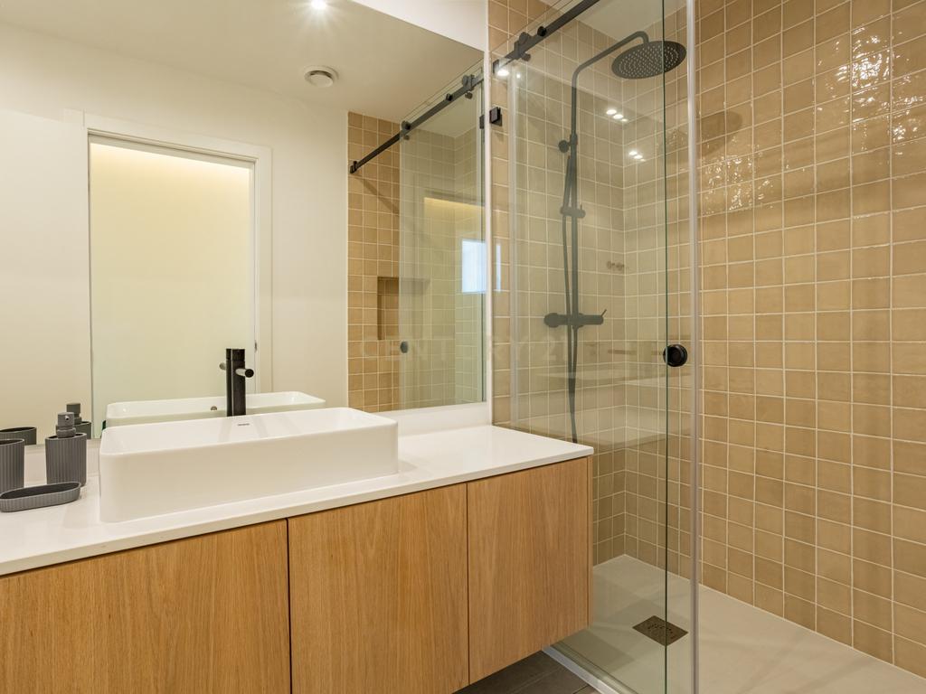 Luxuosa Moradia T4 com Piscina na Lagoa Albufeira, para Arrendamento - Image 15