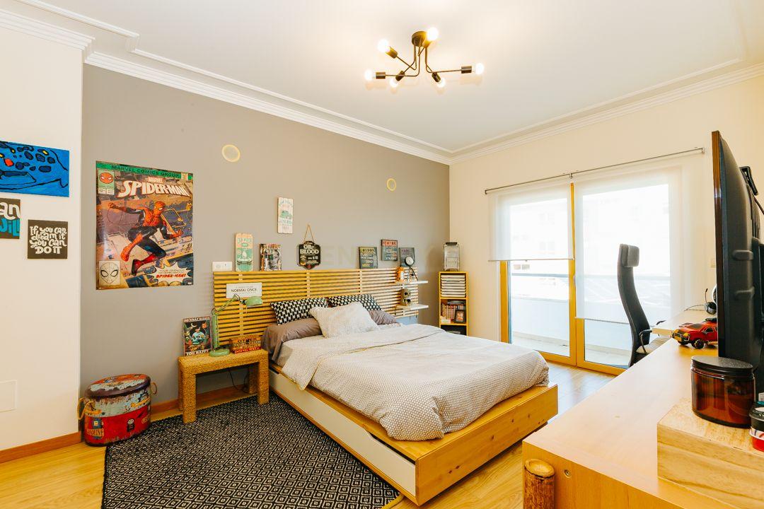 Luxuosa Moradia Renovada com Vista Panorâmica em Loures - Image 24