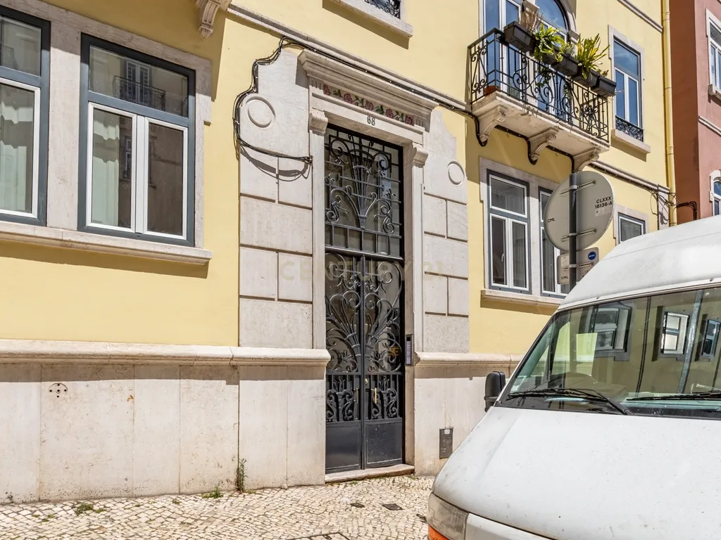 Apartamento T4 Renovado em Santo António, Lisboa — Onde a elegância se sente em cada detalhe - Image 35