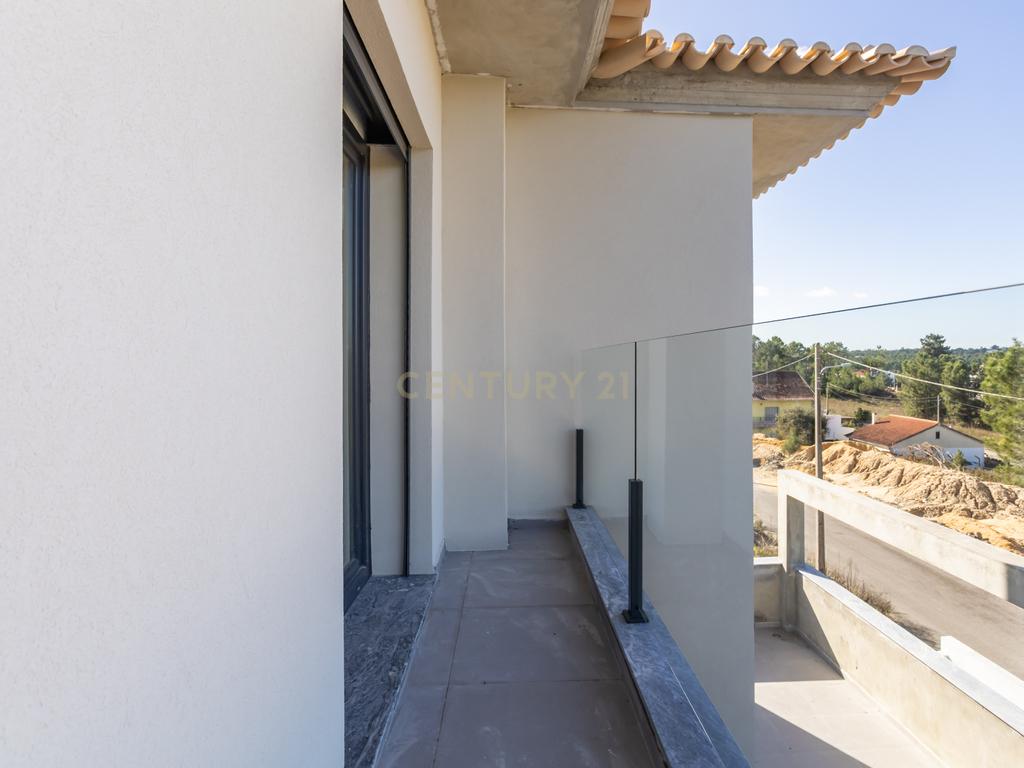 Carisma e boas áreas na sua Moradia Nova T4 Suites!!! no Pinhal do General - Image 81