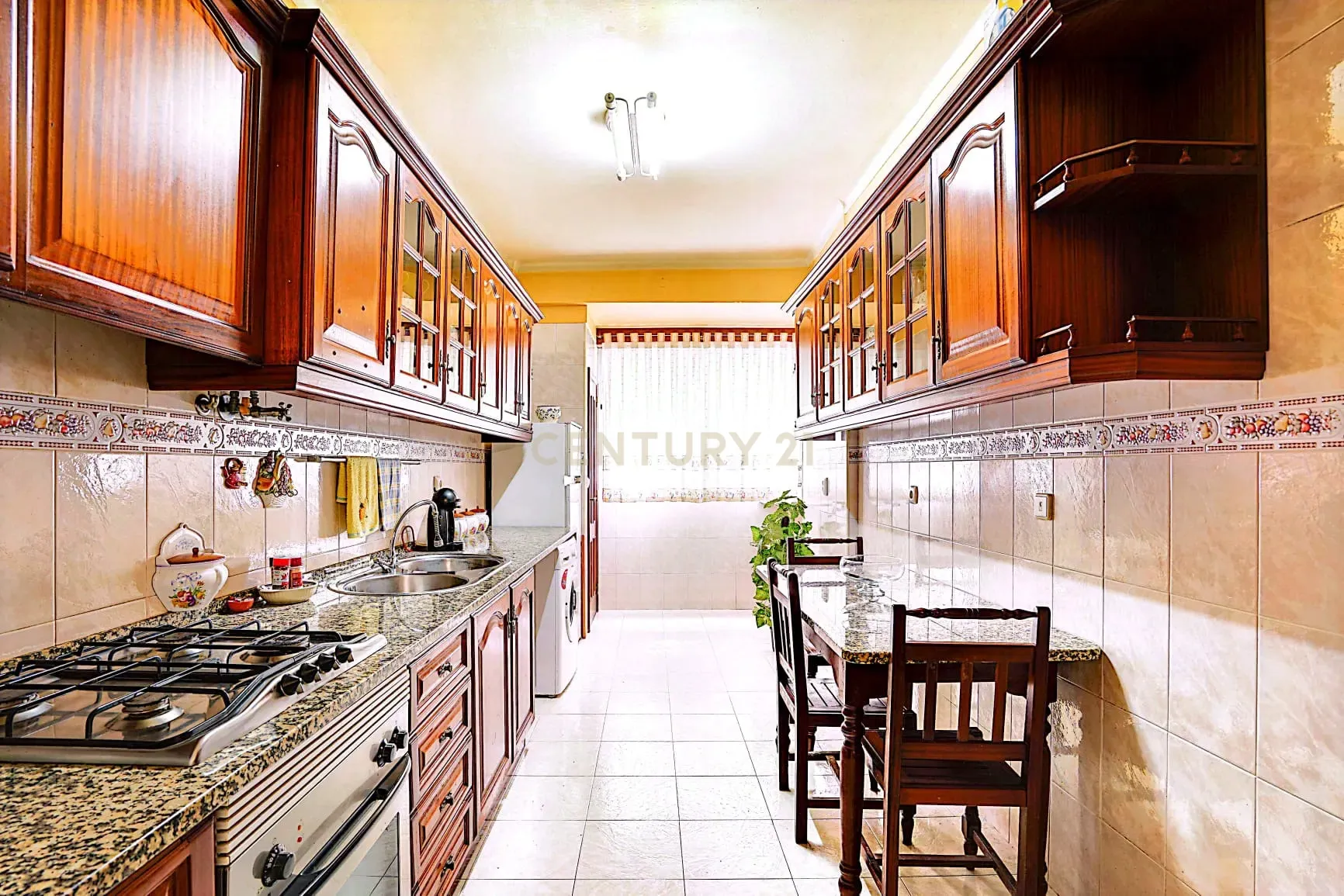Fotografia 9 de Apartamento T3 convertido em T2 em Linda-A-Velha - excelente localização