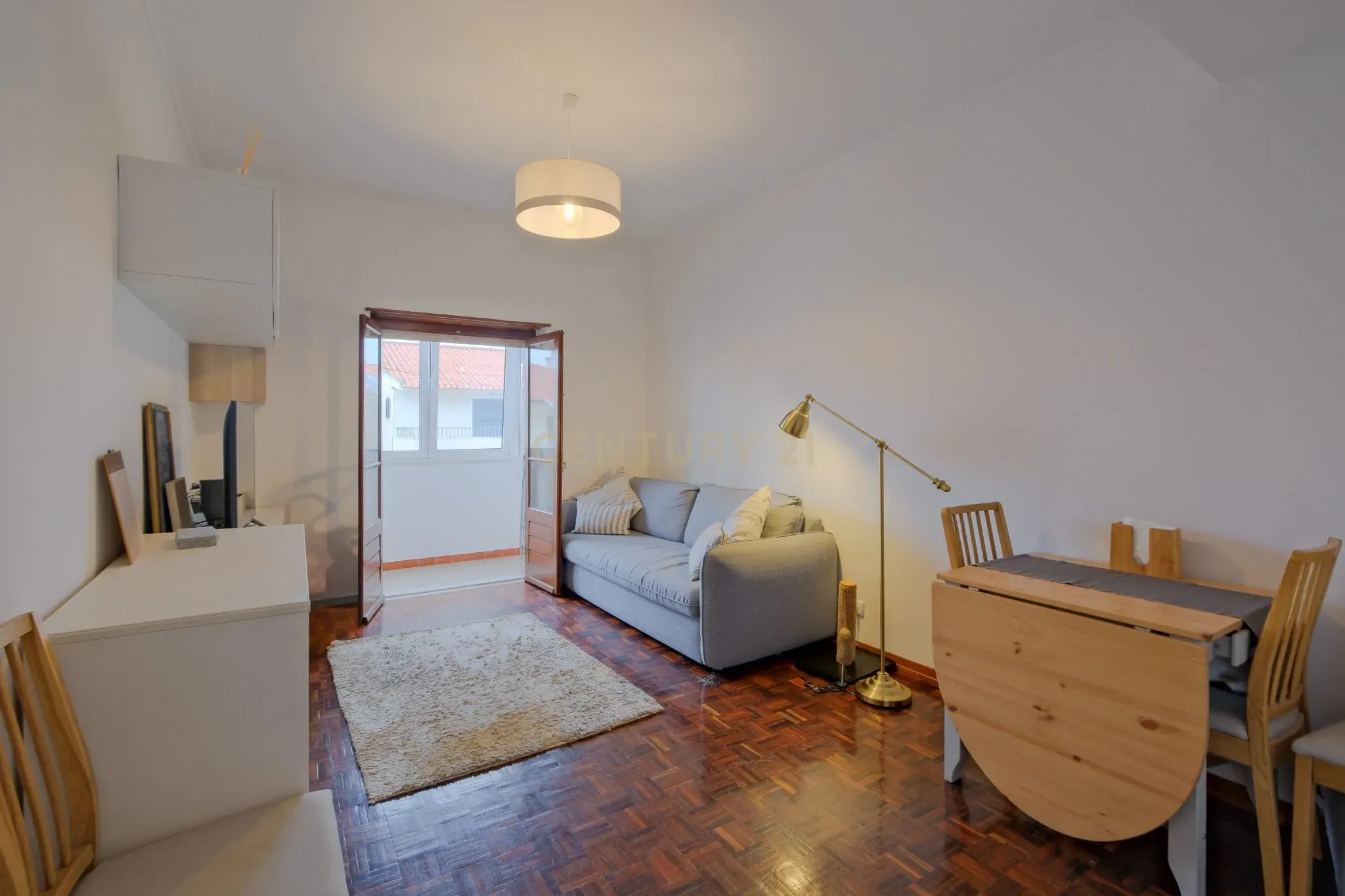 Apartamento T2 Remodelado em Tires - Image 2